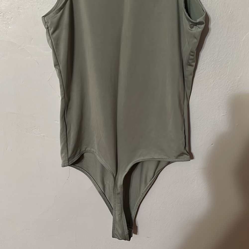 Express Body Contour One Piece - Picture 7 of 8